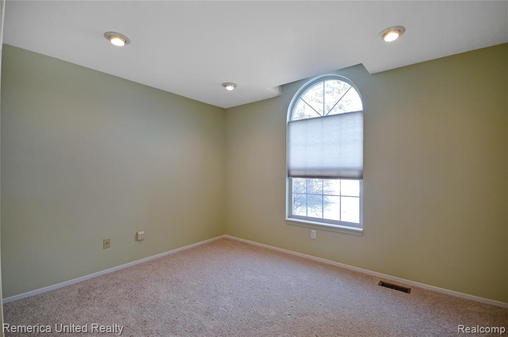 263 Whispering Hill, Commerce Twp, MI 48390 — Photo 16