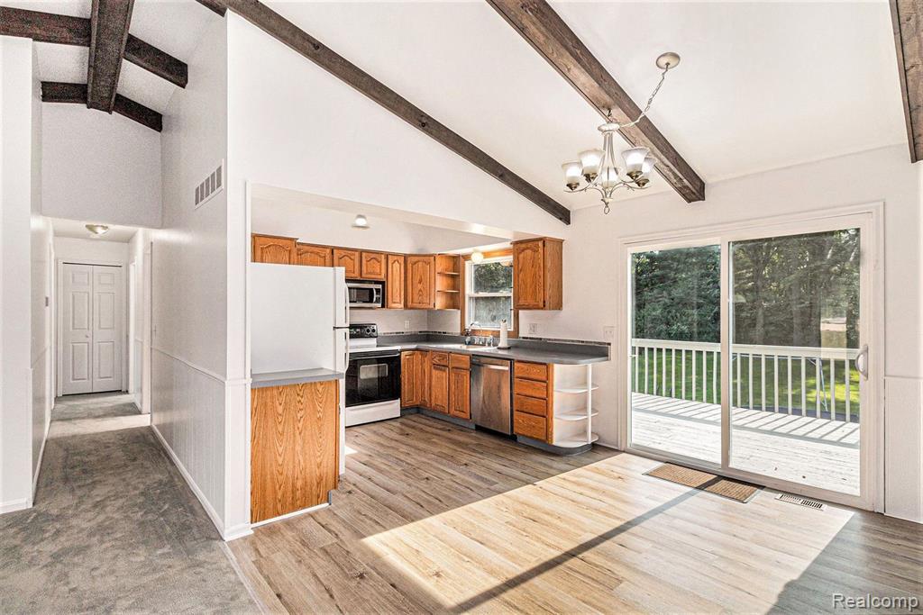 8767 FIELDCREST Drive, Brighton, MI 48116 — Photo 4