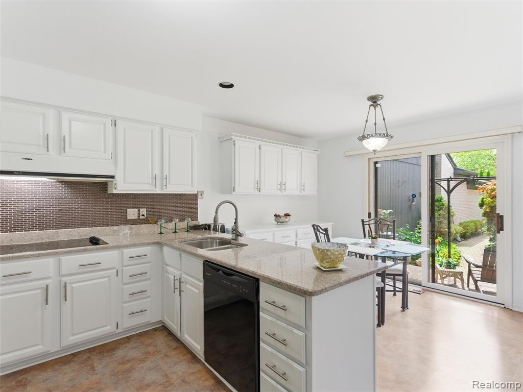 4261 Wabeek Lake Drive S, Bloomfield Hills, MI 48302 — Photo 13
