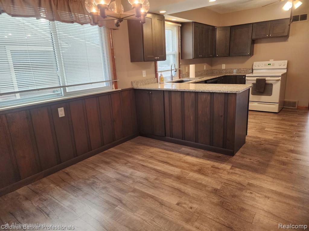 5010 Cass Elizabeth Road, Waterford, MI 48327 — Photo 9