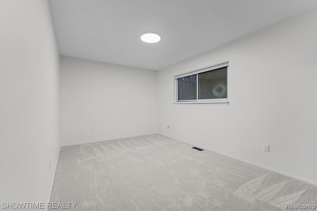 902 Longfellow Drive, Troy, MI 48085 — Photo 29
