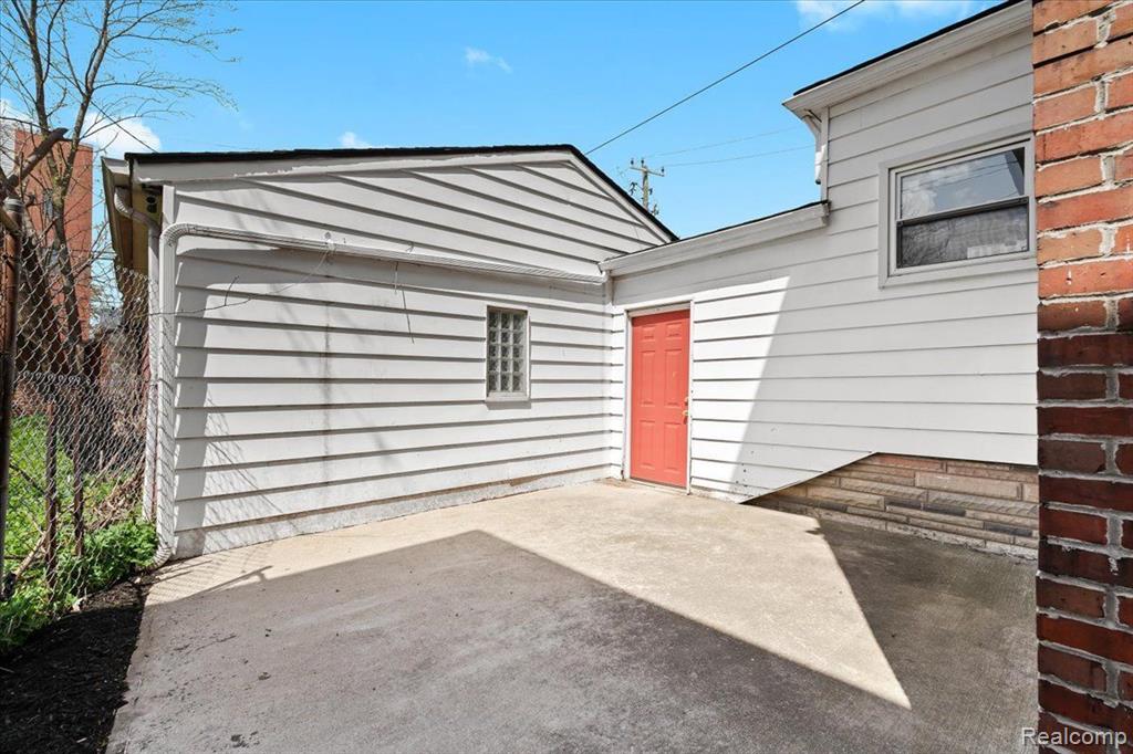 50 TAYLOR Street, Detroit, MI 48202 — Photo 42
