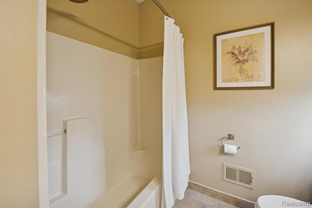 7647 Tipperary Trail, Fenton, MI 48430 — Photo 28