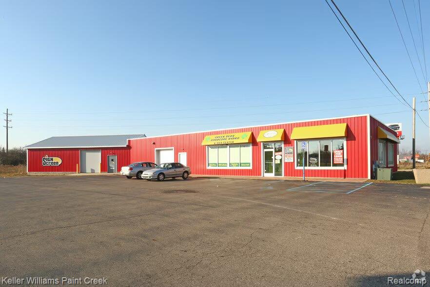 408 S Center Road, Flint, MI 48506