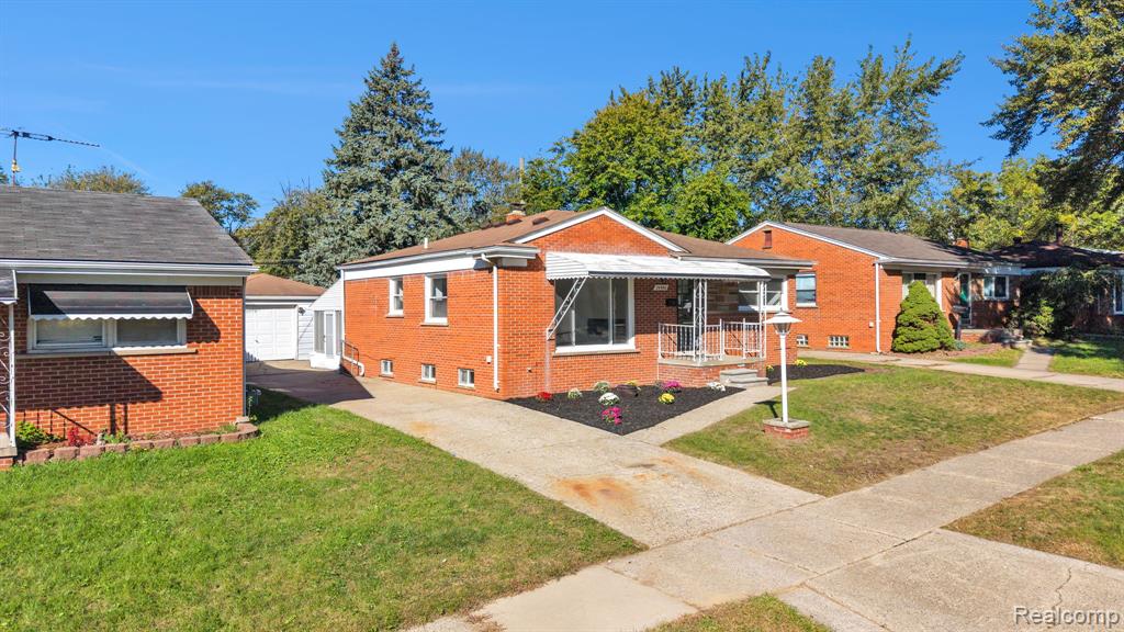 24988 Powers Avenue, Dearborn Heights, MI 48125