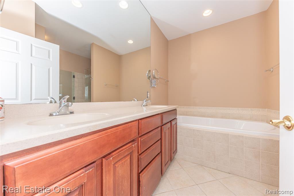 26610 Valhalla Drive, Farmington Hills, MI 48331 — Photo 38