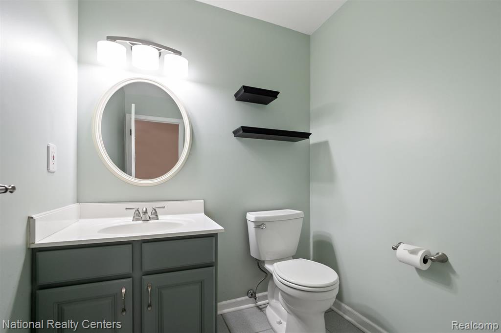 667 Shortridge Avenue, Rochester Hills, MI 48307 — Photo 17