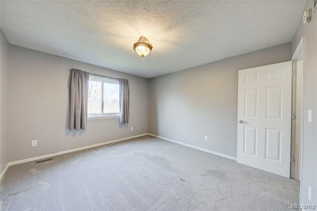 1040 Spirea, Howell, MI 48843 — Photo 22