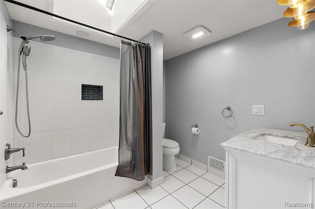 2679 Lakeview Drive, Ortonville, MI 48462 — Photo 43