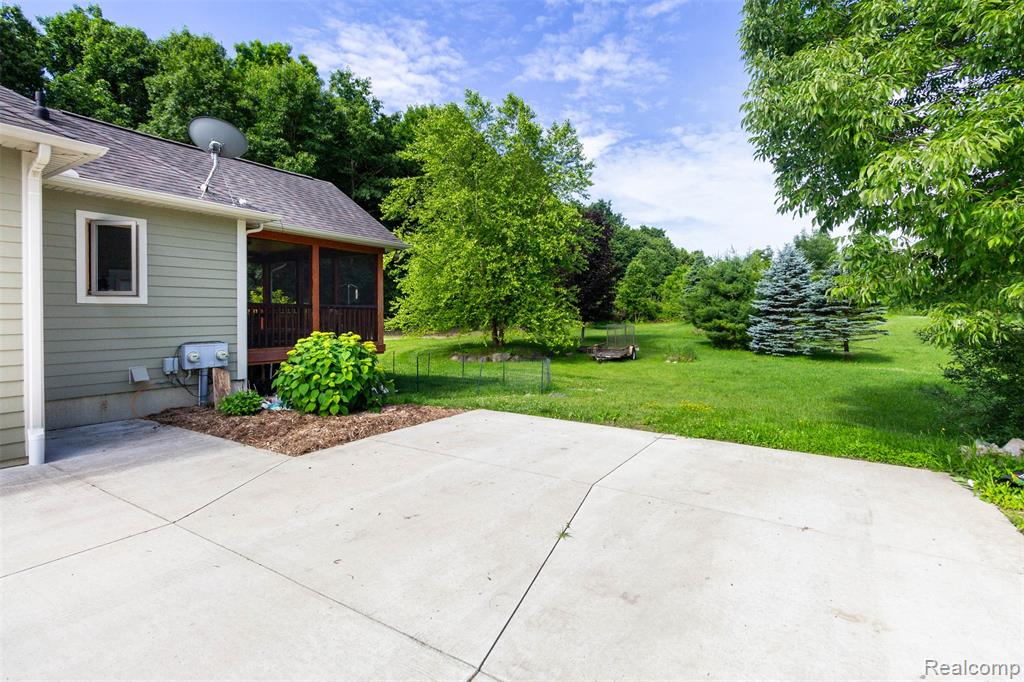 9887 Hadley Road, Clawson, MI 48348 — Photo 36