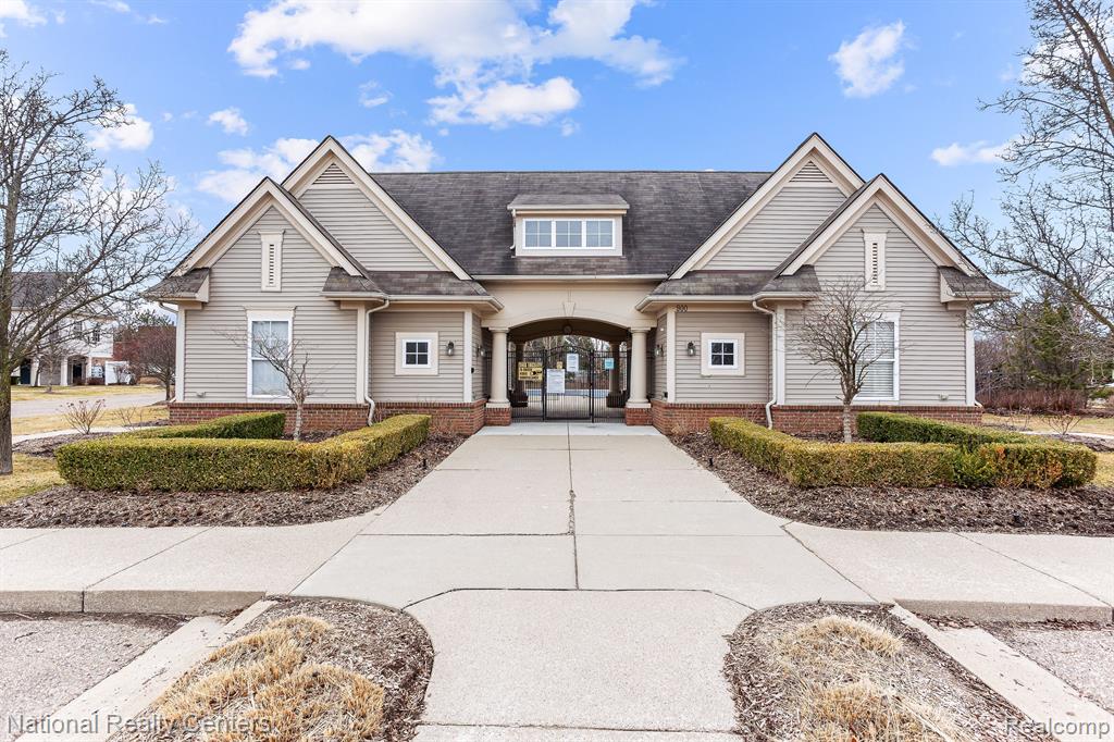 17211 Addington Drive, Commerce Twp, MI 48390 — Photo 28
