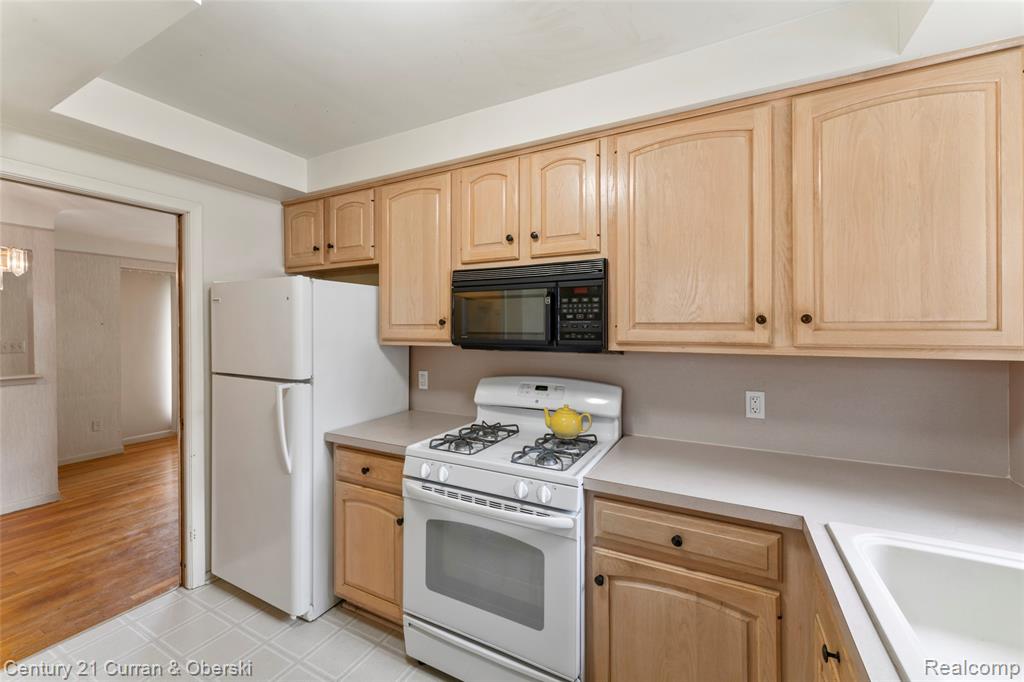 9235 Texas Street, Livonia, MI 48150 — Photo 24