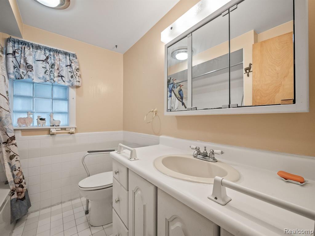 7324 POWERS Court, Shelby Twp, MI 48317 — Photo 14