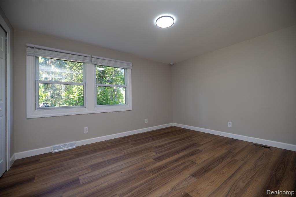 9650 Cooley Lake Road, White Lake, MI — Photo 10