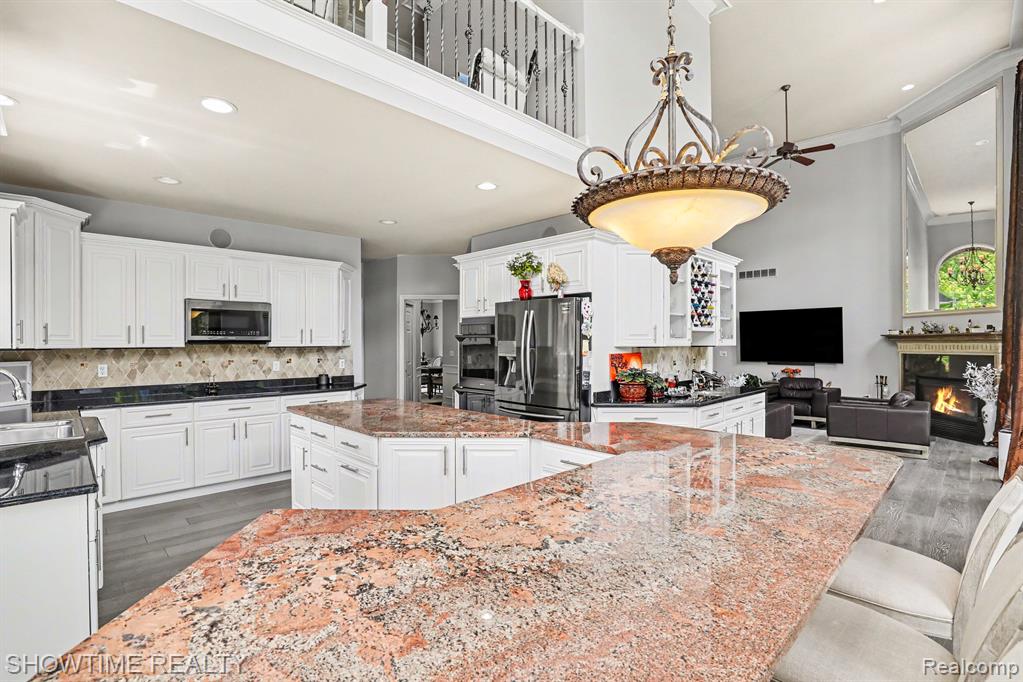 54676 Woodcreek Boulevard, Utica, MI 48315 — Photo 15