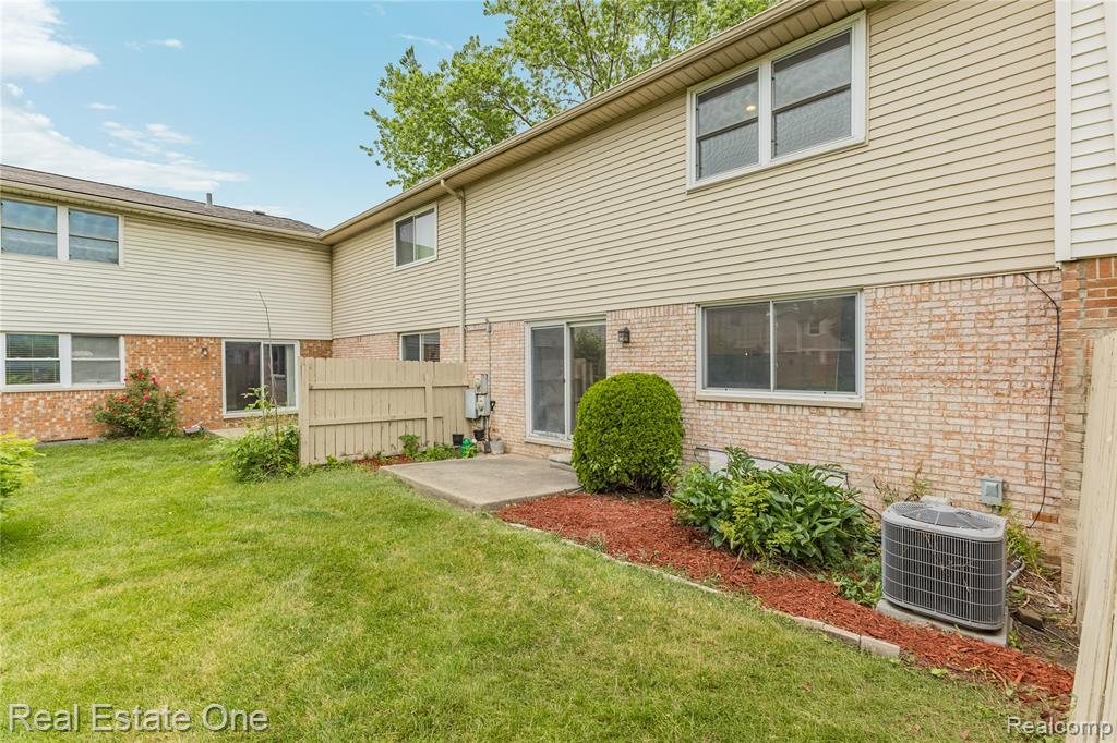959 Kirts Boulevard, Troy, MI 48084 — Photo 4