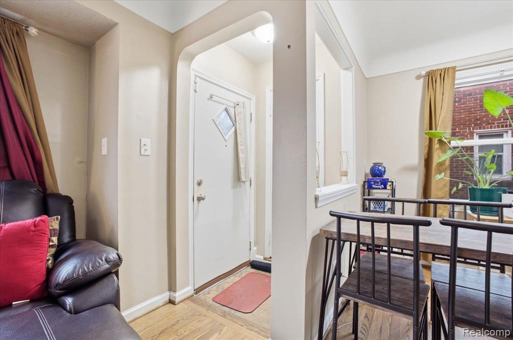 21440 Prestwick Avenue, Harper Woods, MI 48225 — Photo 4