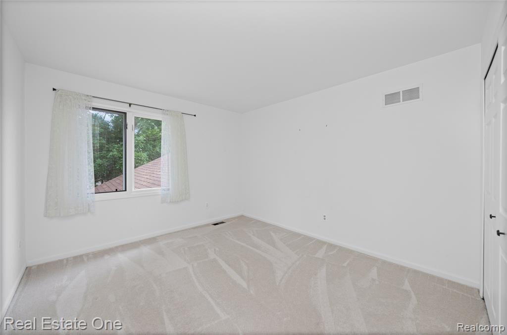 4279 Pine Lane, West Bloomfield, MI 48323 — Photo 19