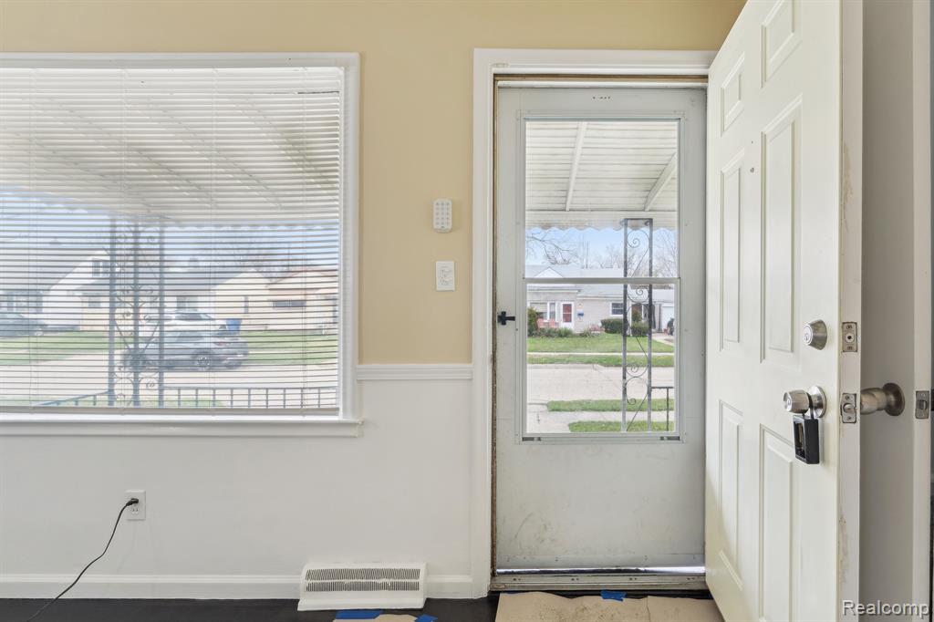 8468 LOZIER Avenue, Warren, MI 48089 — Photo 6