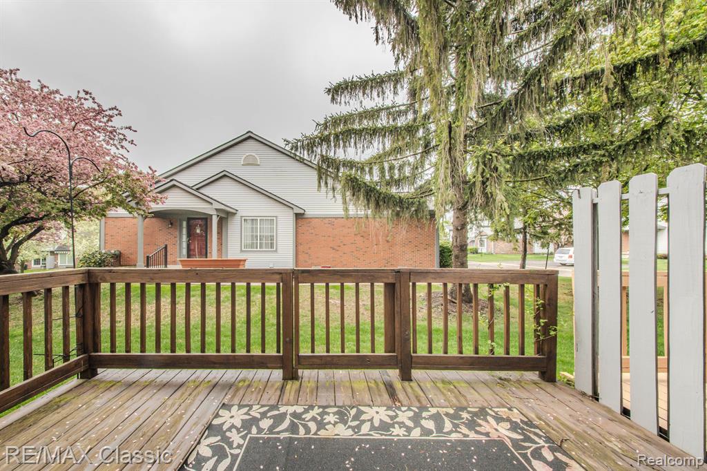 514 WINWOOD Circle, Walled Lake, MI 48390 — Photo 8