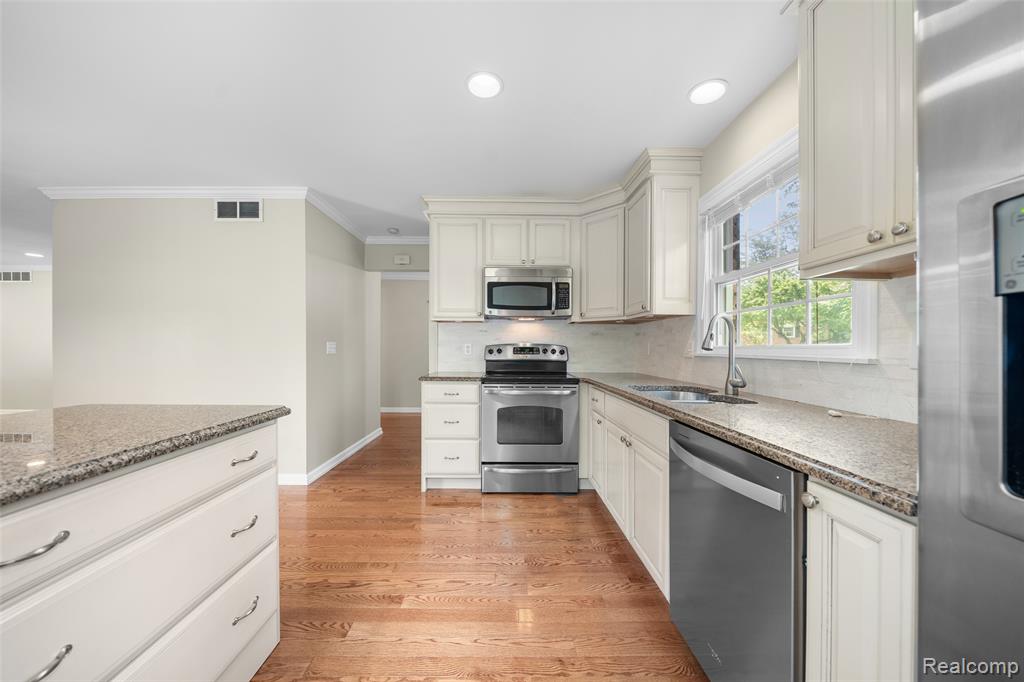 560 Billingsgate Court, Bloomfield Hills, MI 48301 — Photo 9