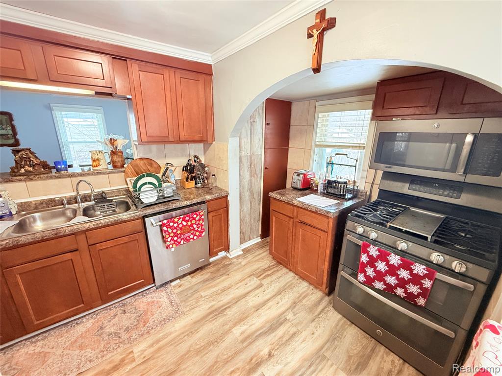 33526 Duncan, Fraser, MI 48026 — Photo 11