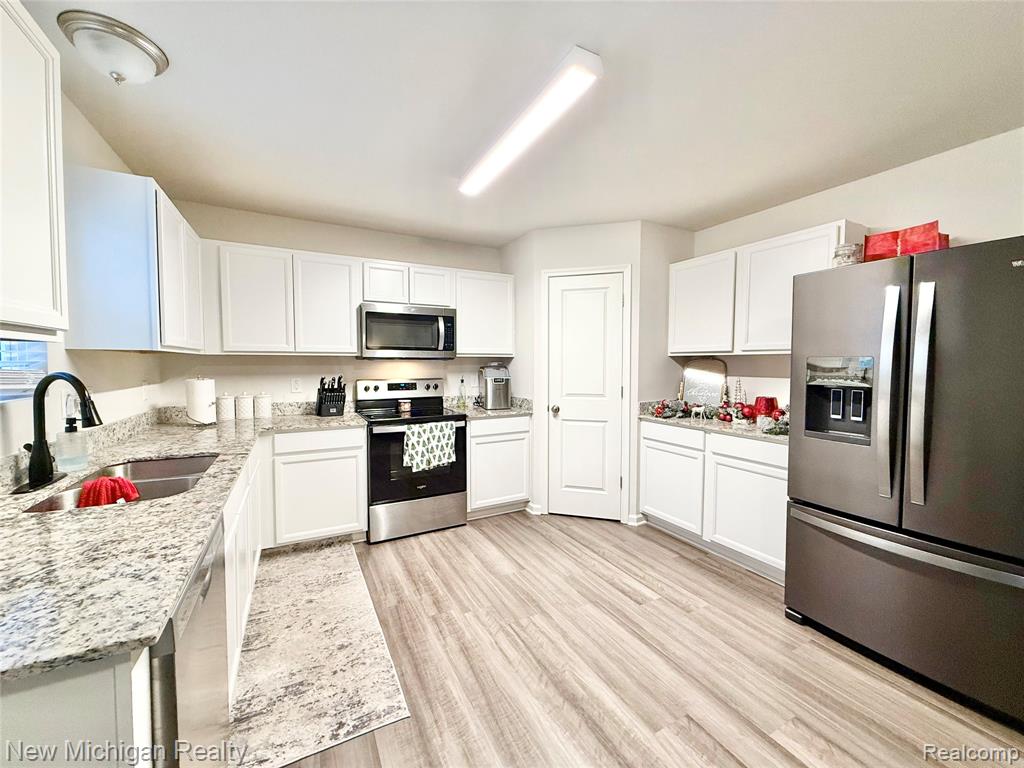 6079 Regency Drive, Burton, MI 48519 — Photo 9