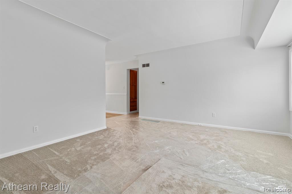 815 SOUTHWOOD Drive, Fenton, MI 48430 — Photo 6