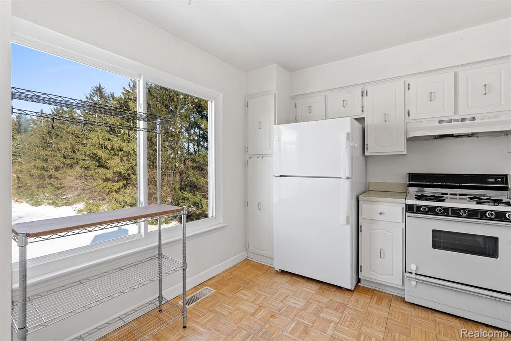 3222 BOLGOS Circle, Ann Arbor, MI 48105 — Photo 12