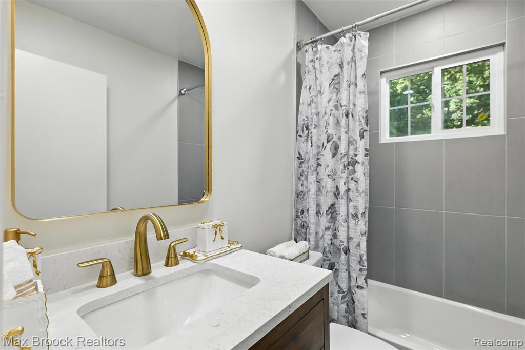 5561 Delmas Road, Clarkston, MI 48348 — Photo 25