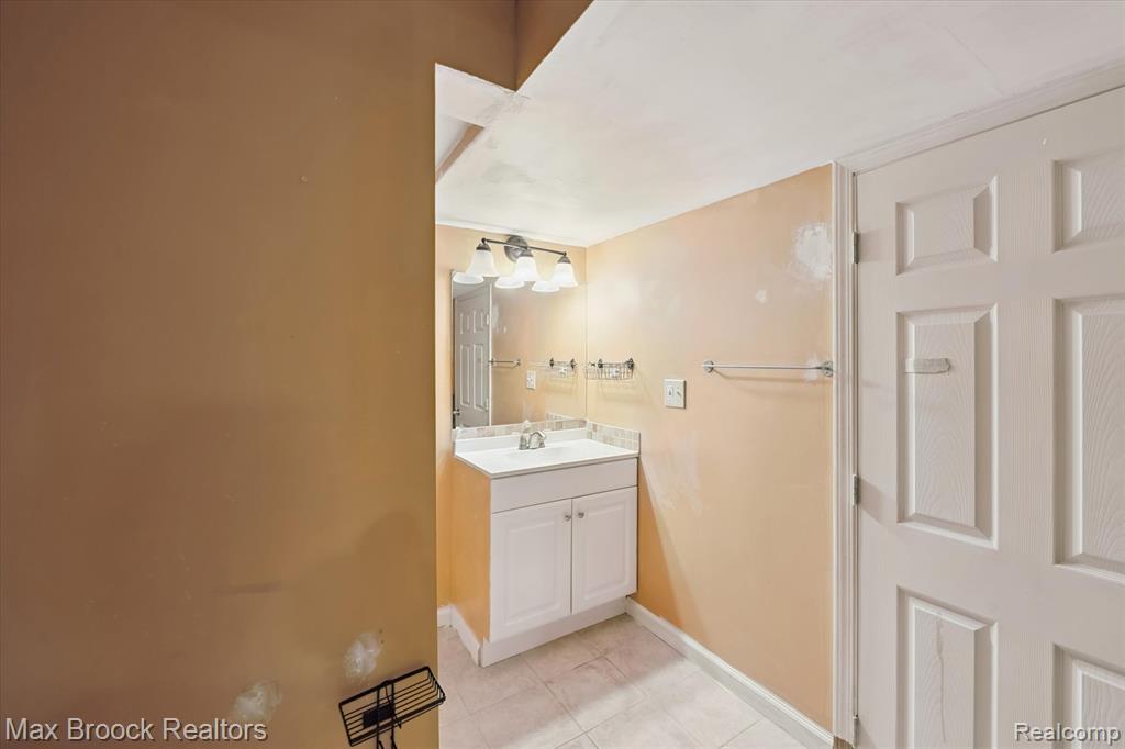 5872 Meadowview Drive, Plymouth, MI 48187 — Photo 43