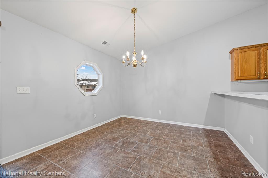 4967 Oak Hill Drive, Waterford, MI 48329 — Photo 10
