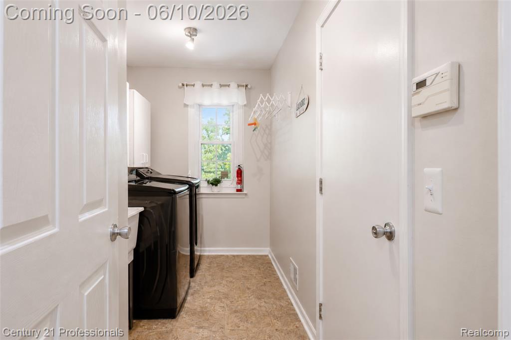425 Cherry Grove Lane, Walled Lake, MI 48390 — Photo 34