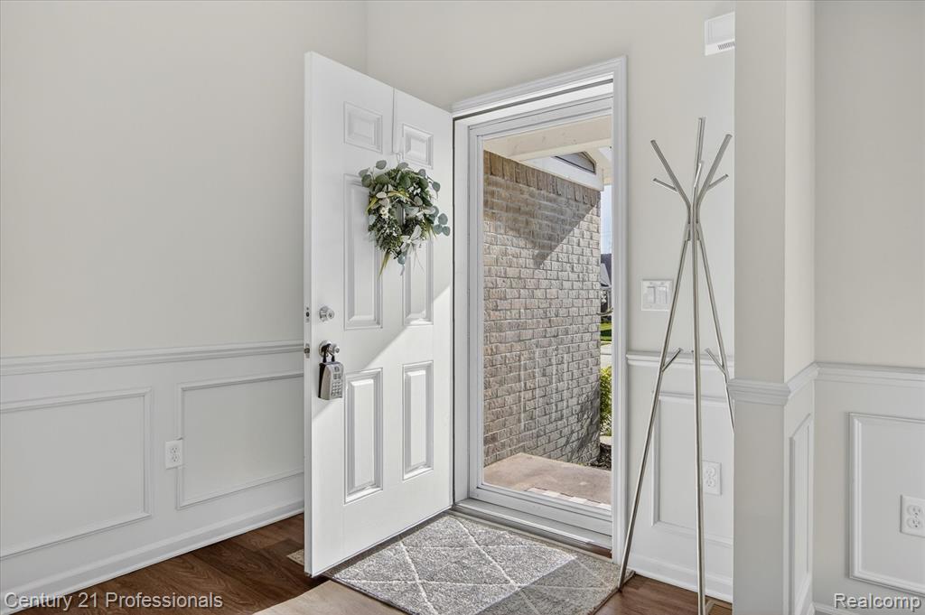 8871 Dover Court, Livonia, MI 48150 — Photo 4