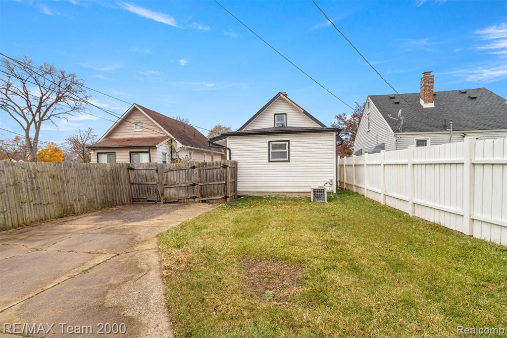 6488 Vaughan Street, Detroit, MI 48228 — Photo 44
