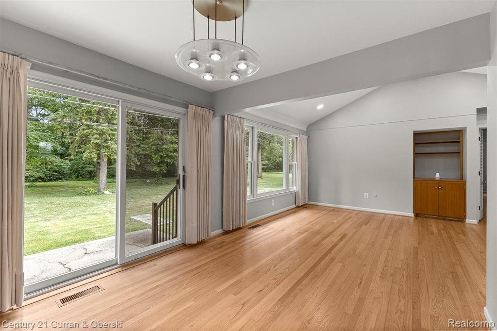 6200 Burger Street, Dearborn Heights, MI 48127 — Photo 9