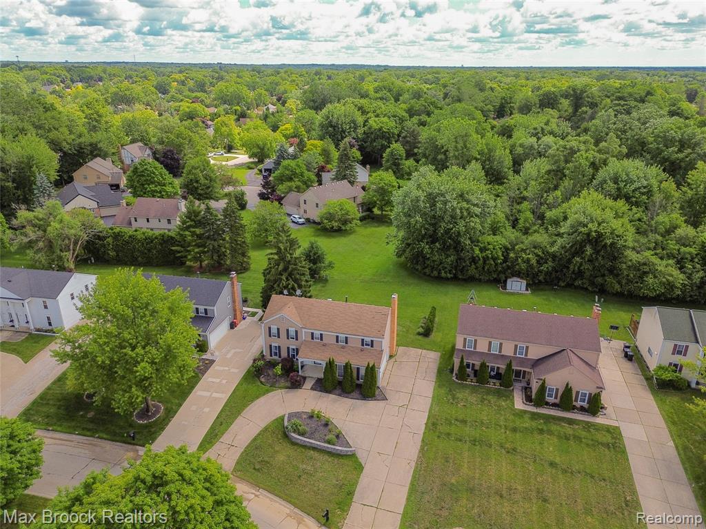 5484 Kingsfield Drive, West Bloomfield, MI — Photo 42