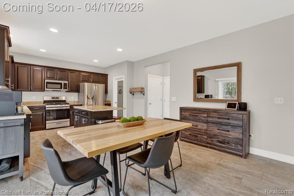8314 Peninsula Circle, Grand Blanc, MI 48439 — Photo 16