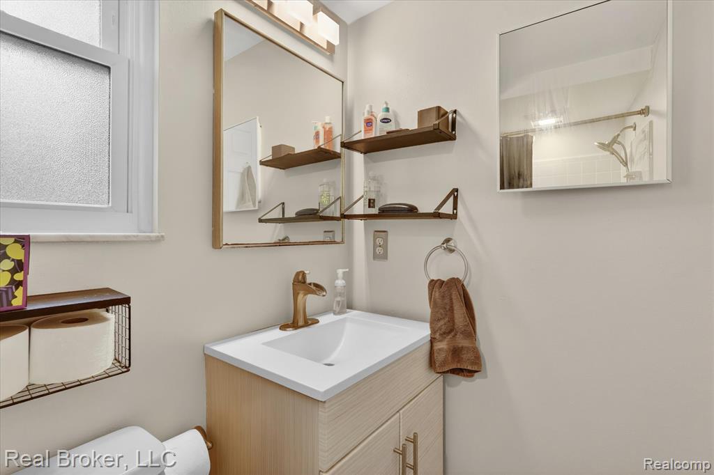 26-3885-Morgan-Rd-Orion-Township-MI-48359-WindowStill.jpg
