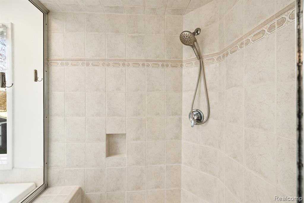 7520 FAIRVIEW Drive, Goodrich Vlg, MI — Photo 30