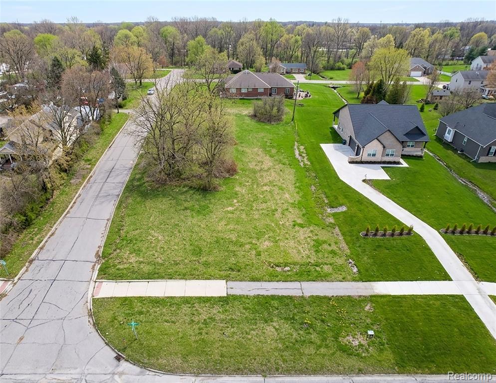 D Rochester Rd, Rochester Hills, MI 48307 — front exterior
