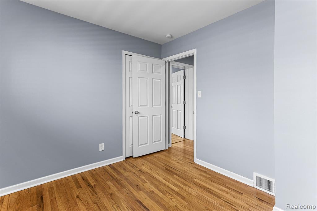 451 DARWIN Street, Westland, MI 48186 — Photo 27