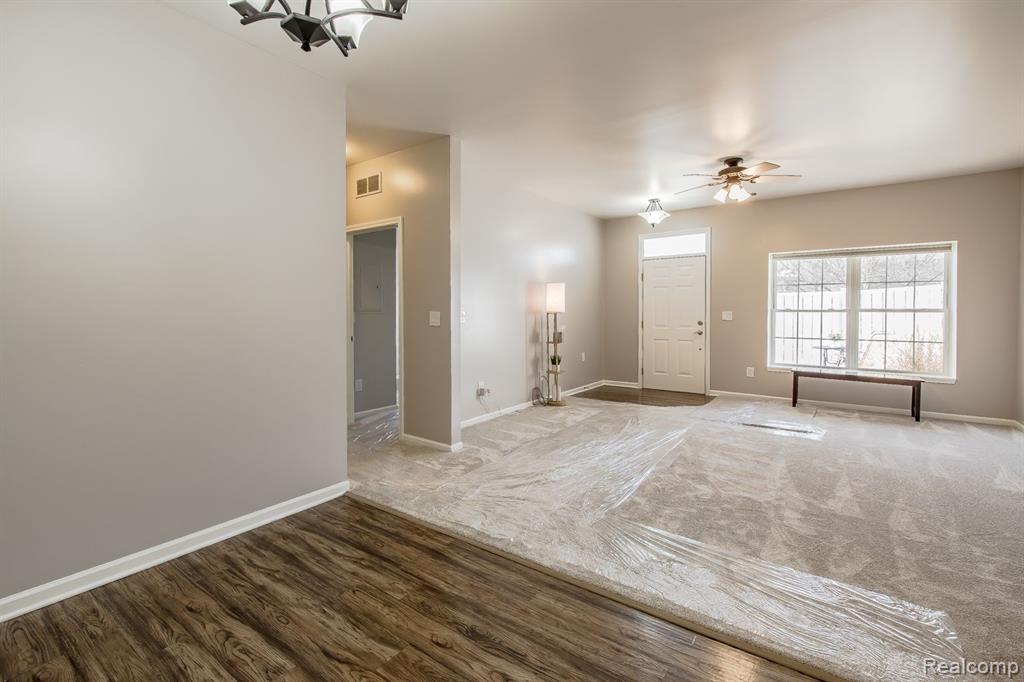 708 AMBERLY Drive, A, Waterford, MI 48328 — Photo 8
