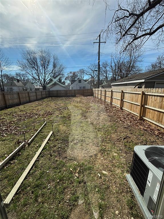 728 E Meyers Avenue, Hazel Park, MI 48030 — Photo 14