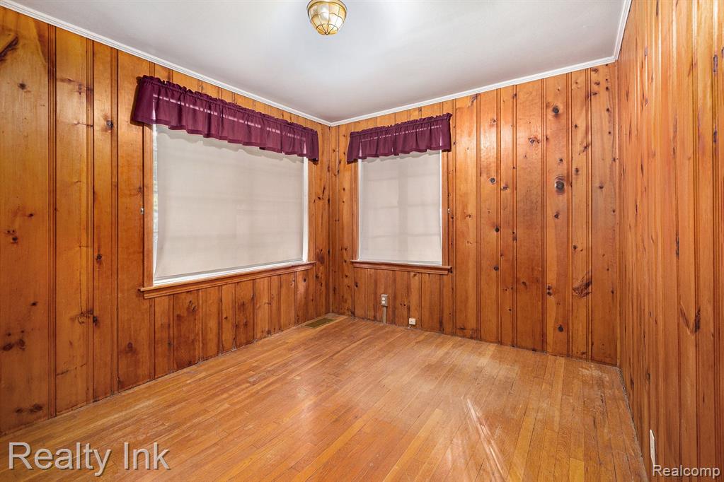 204 W LAFAYETTE Street, Milford, MI 48381 — Photo 8