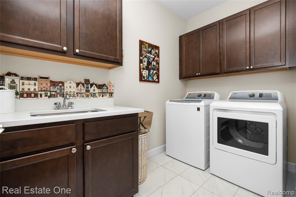 49031 Honey Tree Court Court, Northville, MI 48168 — Photo 35