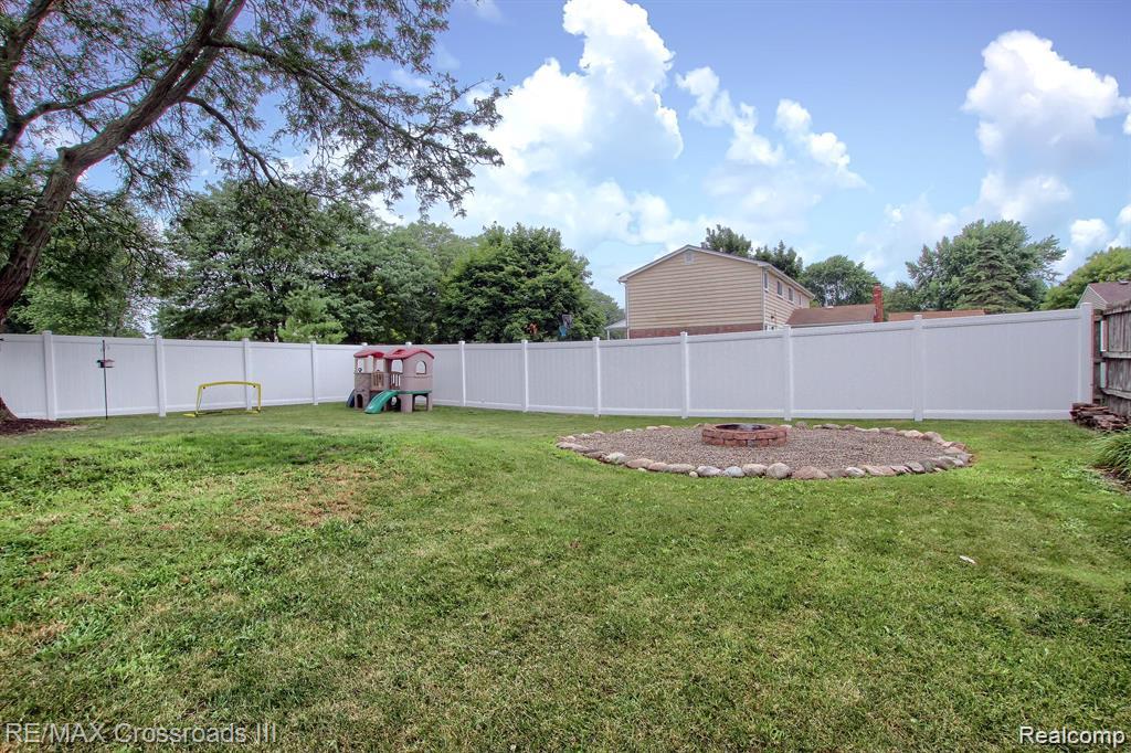 42464 SOMERSET Court, Canton, MI 48187 — Photo 25