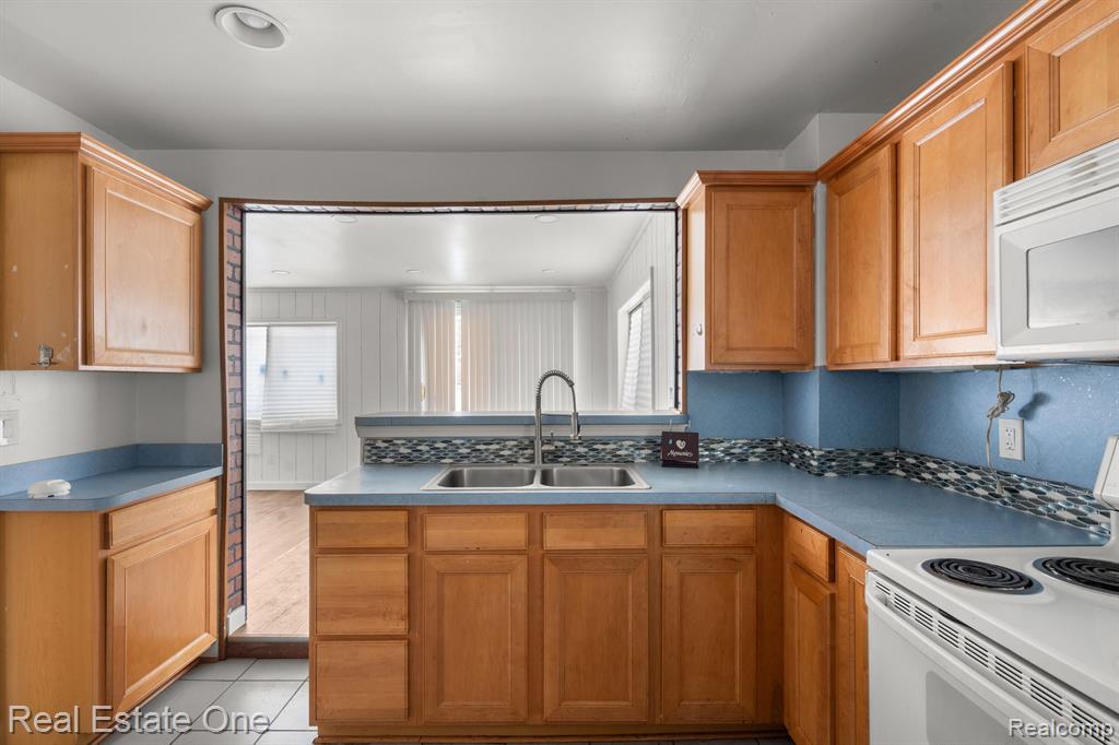 5370 SEEBALDT Street, Detroit, MI 48204 — Photo 15