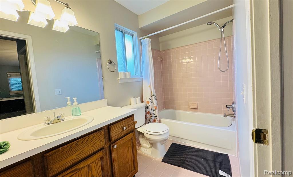 46406 AARONS Way, Canton, MI 48188 — Photo 16