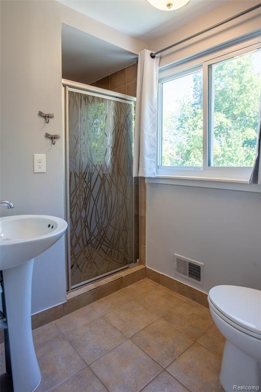 7337 Oak Tree Drive, West Bloomfield, MI — Photo 28